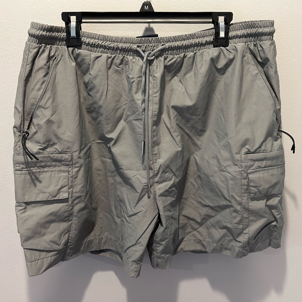 KITH Men’s Nylon Cargo Shorts Gray XL NWOT